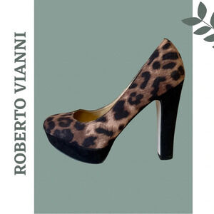 Roberto Vianni Cheetah Print Platform
Heel Pump Shoe Size 7.5 / 38